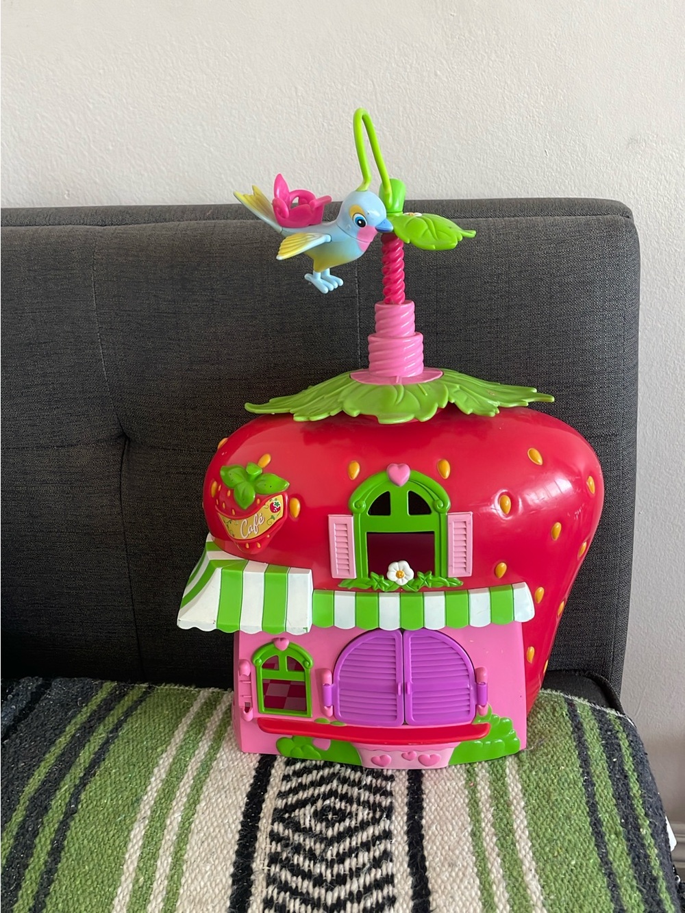 2008 vintage strawberry shortcake house